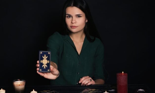 Should i leave this relationship tarot free